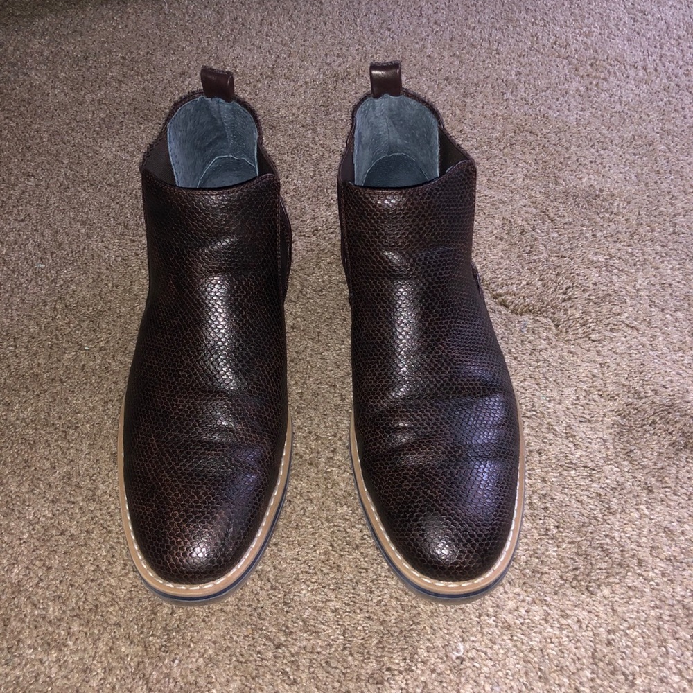 Alpine Swiss men’s shoes size 10